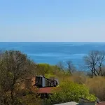Sirena Seaview - Free Parking